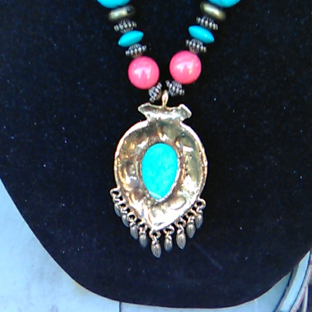 Nwt  Necklace and earring set - Picture 7 of 8